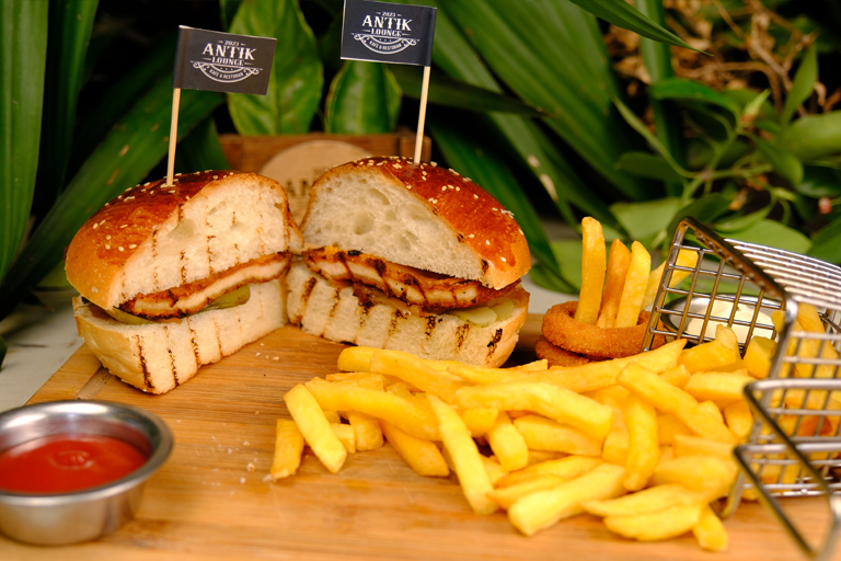 CHICKEN BBQ BURGER