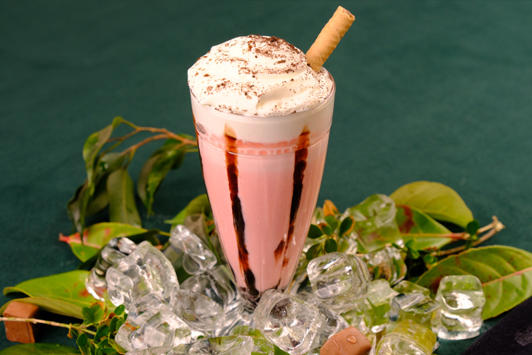 ÇİLEKLİ MİLKSHAKE - STRAWBERRY MİLKSHAKE