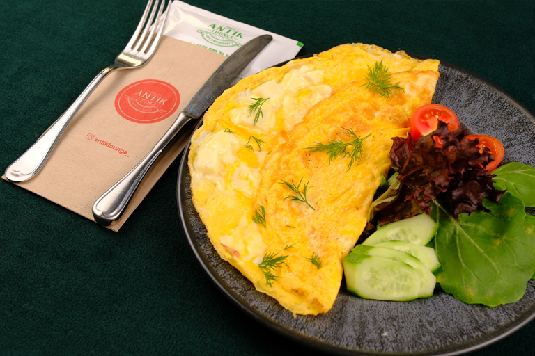 PEYNİRLİ OMLET - CHEESE OMELETTE