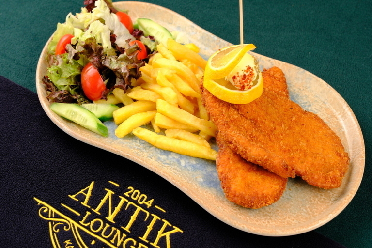 PİLİÇ ŞİNİTZEL - CHICKEN SCHNITZEL